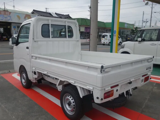 サンバートラック TB 三方開 4WD スバル 登録済未使用車は静岡県 松下モータース 人気の４WD！ [NO:6050]