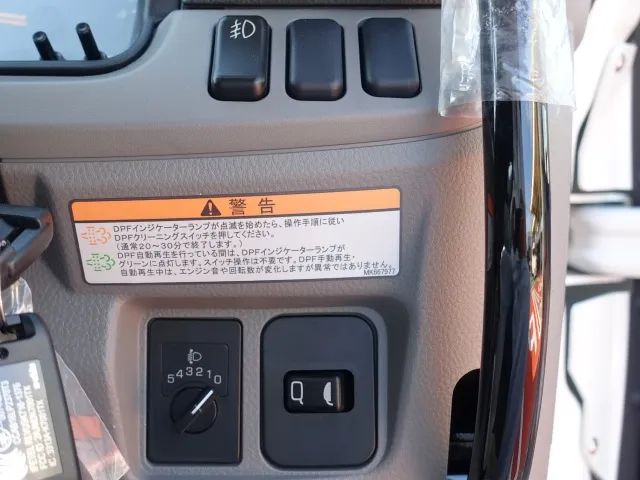 キャンター(三菱)全低床キョウカダンプ ２ｔ　登録済未使用車 14